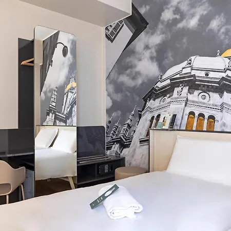 Center Hotel