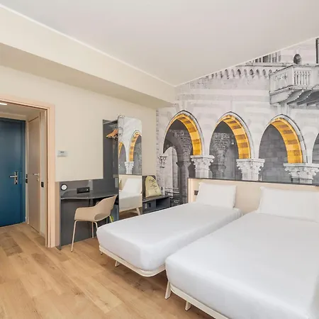 Center Hotel
