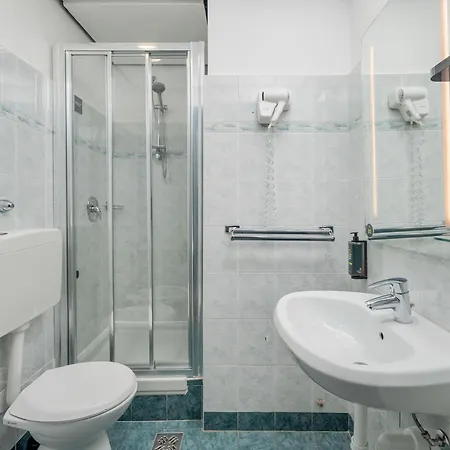 Center Hotel 3*