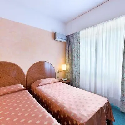 Отель Center 3*