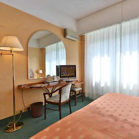 Center Hotel 3*
